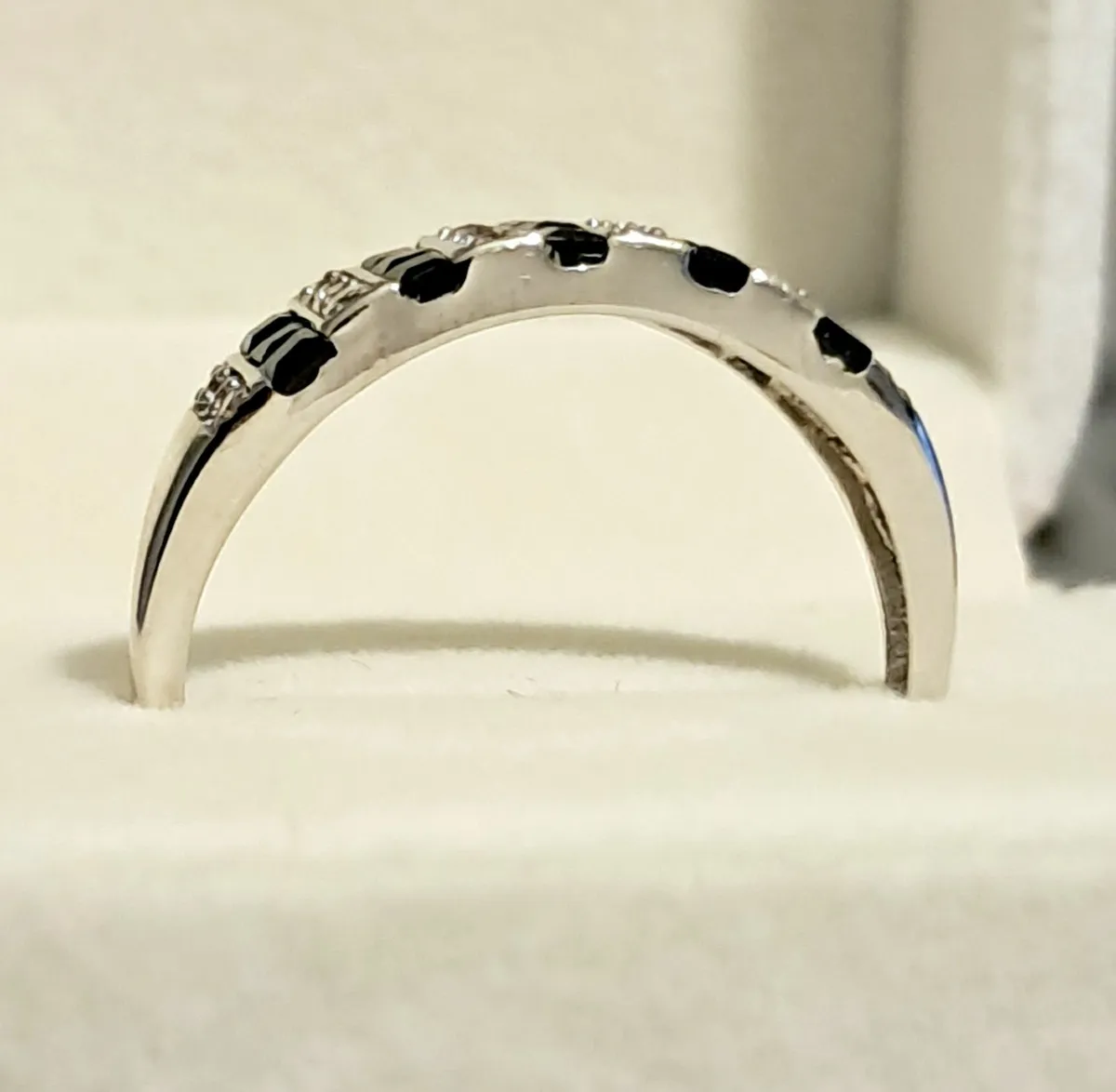 White Gold Sapphire Ring - Image 4
