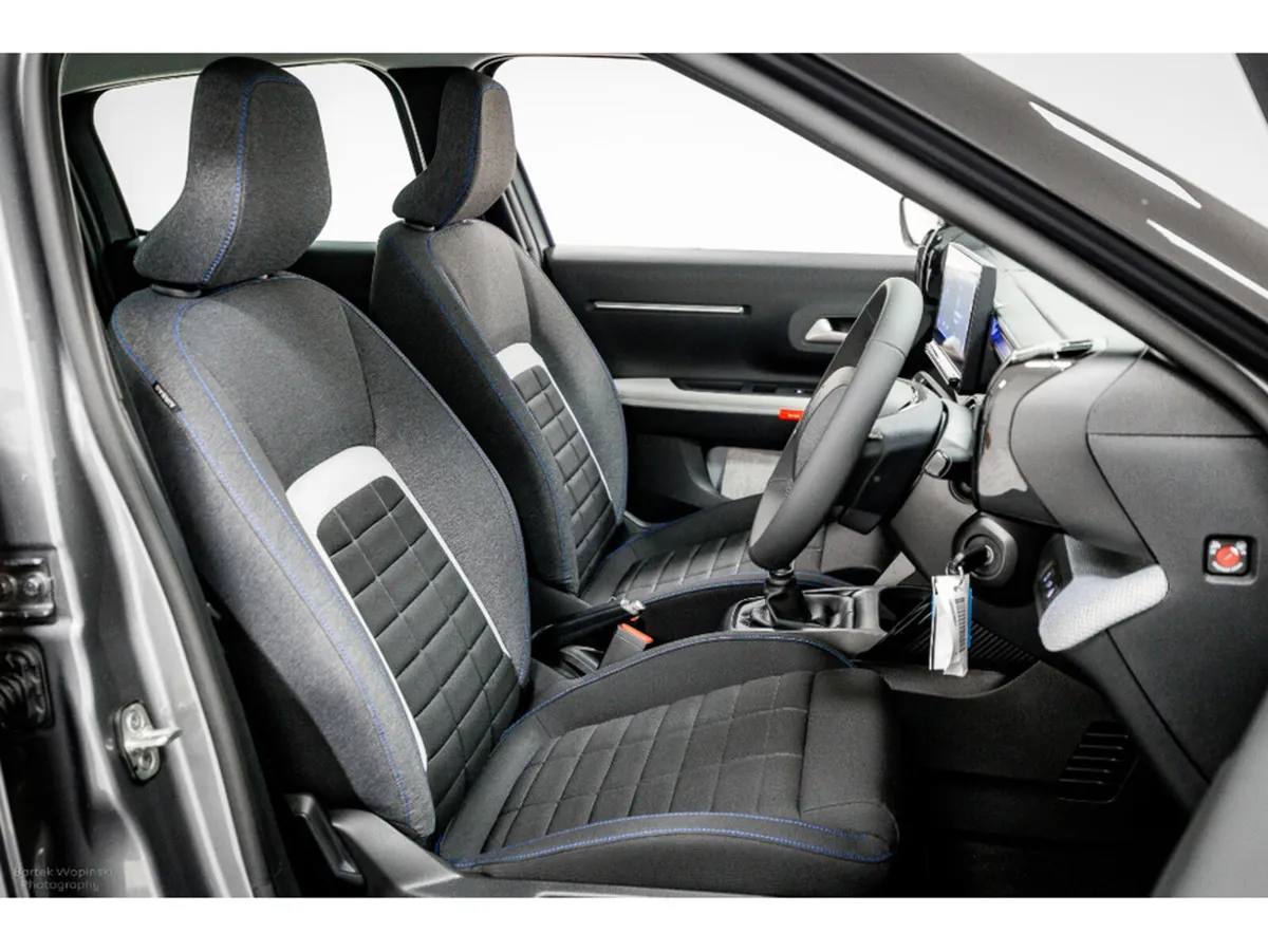 Citroen C3 Plus 1.2 Petrol Manual 100HP Two Tone - Image 3