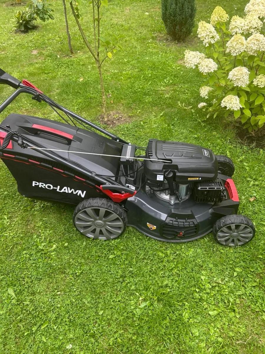 Pro Lawn electric start Hyundai lawnmower - Image 1