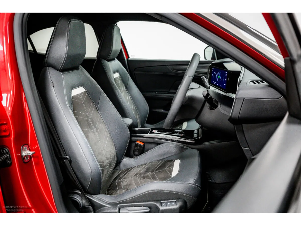 Opel Mokka Ultimate 50kWh Auto 136HP - Image 3