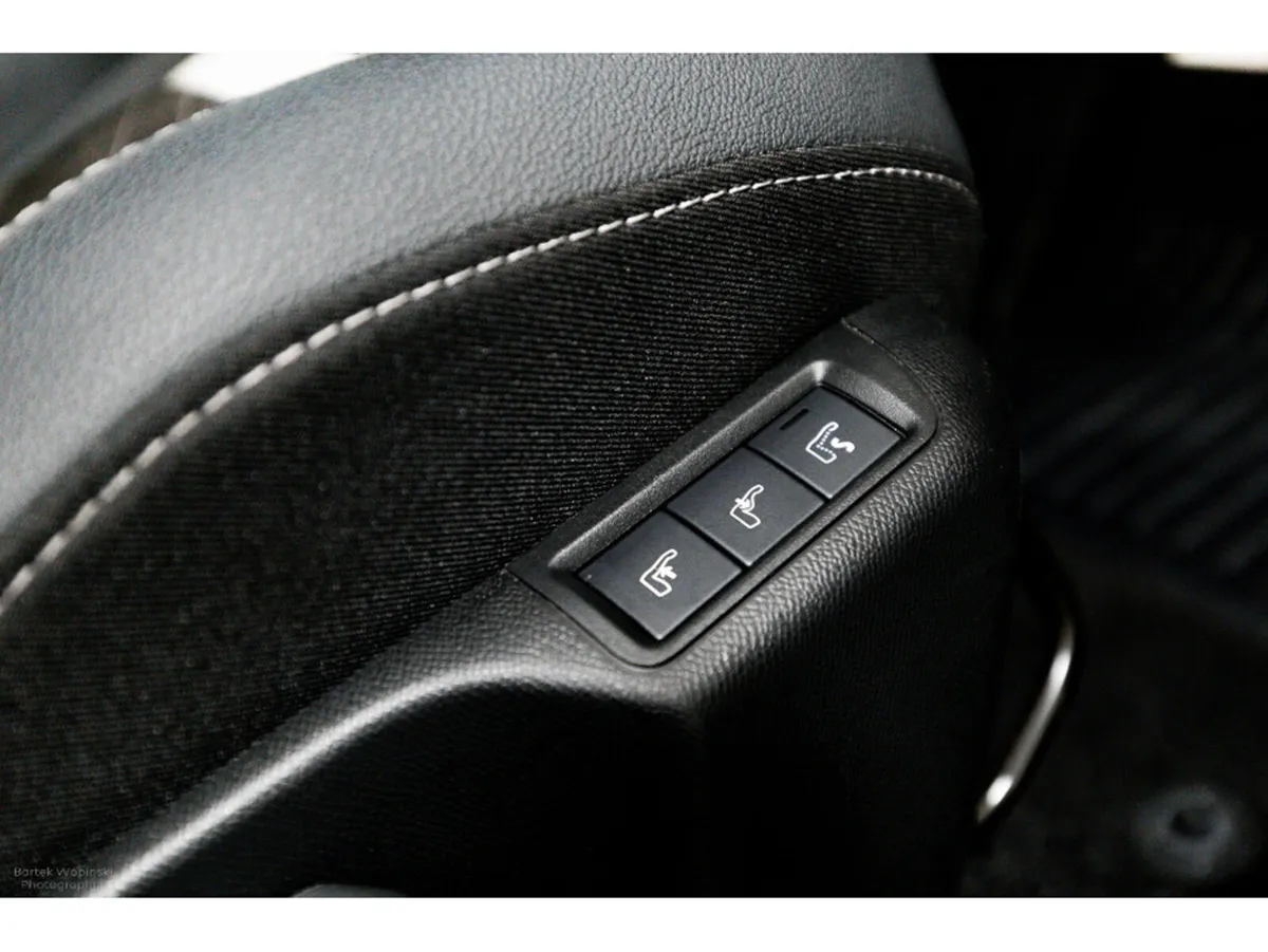 Opel Mokka Ultimate 50kWh Auto 136HP - Image 4
