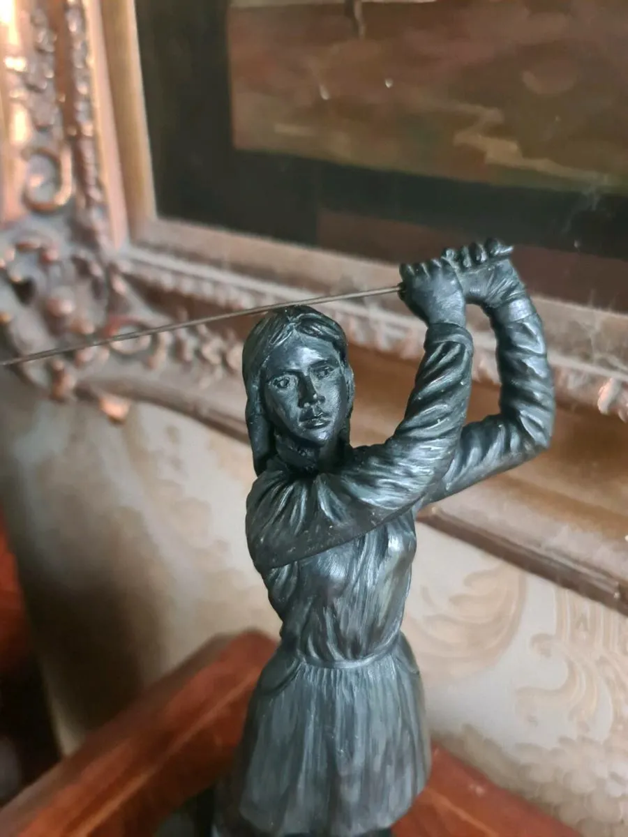 Limited edition Jeanne Rynhart sculpture - Image 2