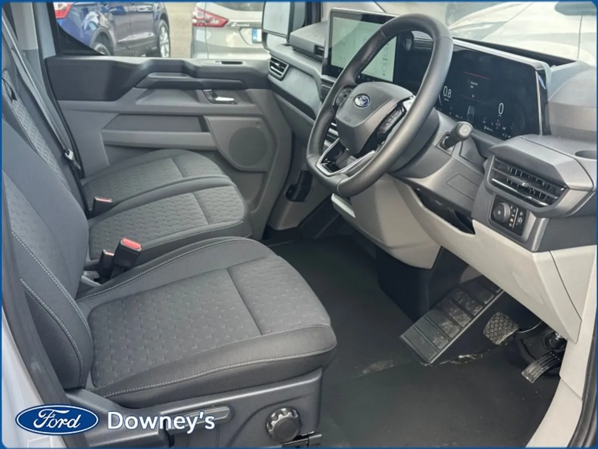 Ford Transit Custom LWB Limited 170 PS  auto  2.0 - Image 2