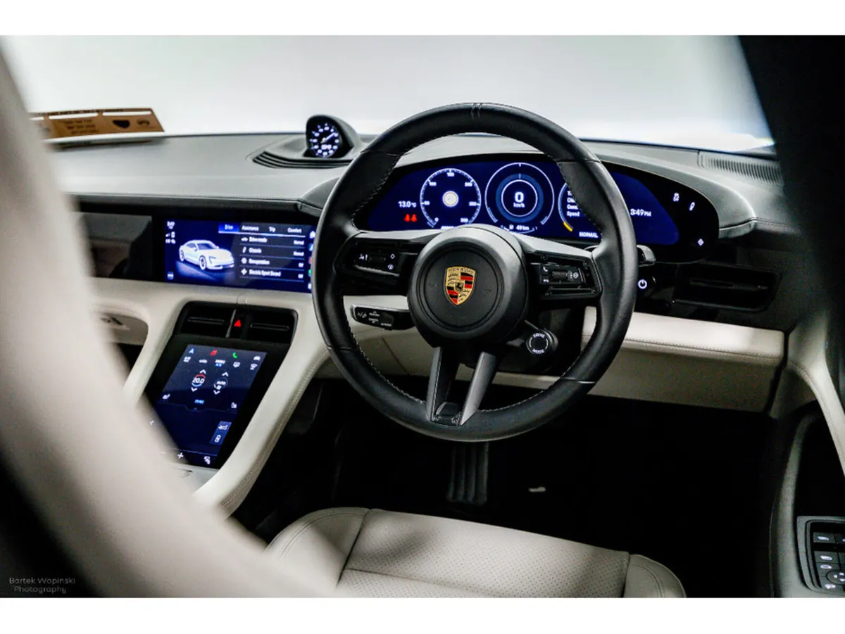 Porsche Taycan *Nice Colour Combo* 79.2 kWh 400HP - Image 3