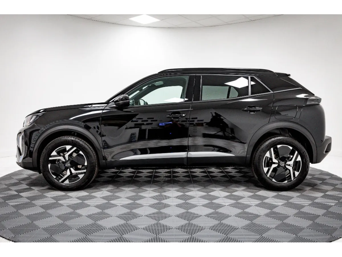 Peugeot 2008 Allure Hybrid Auto 145HP - Image 3