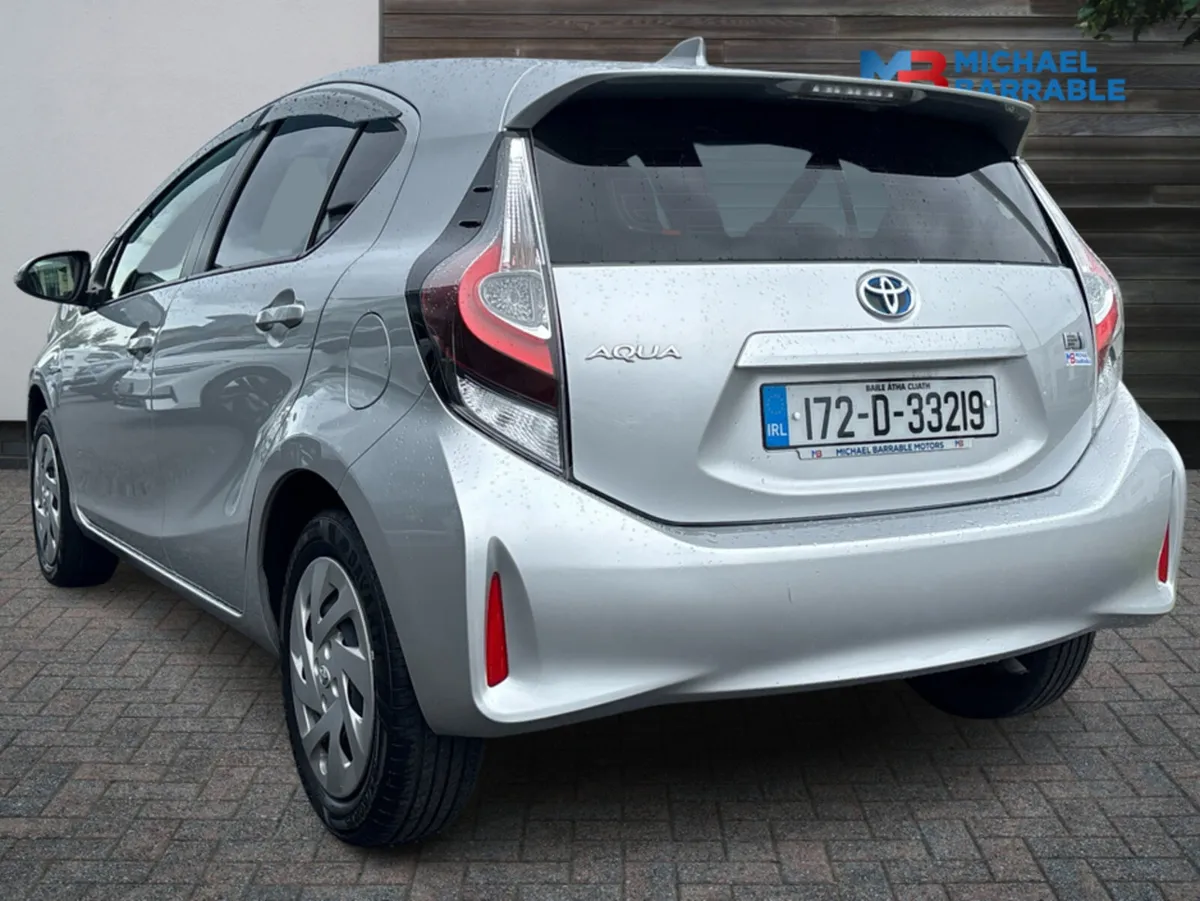 Toyota Aqua DAA-NHP10 5DR AUTO - Image 4