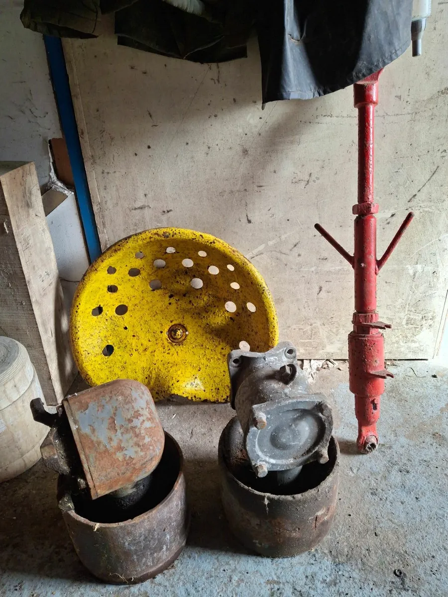 Tractor parts - Image 1