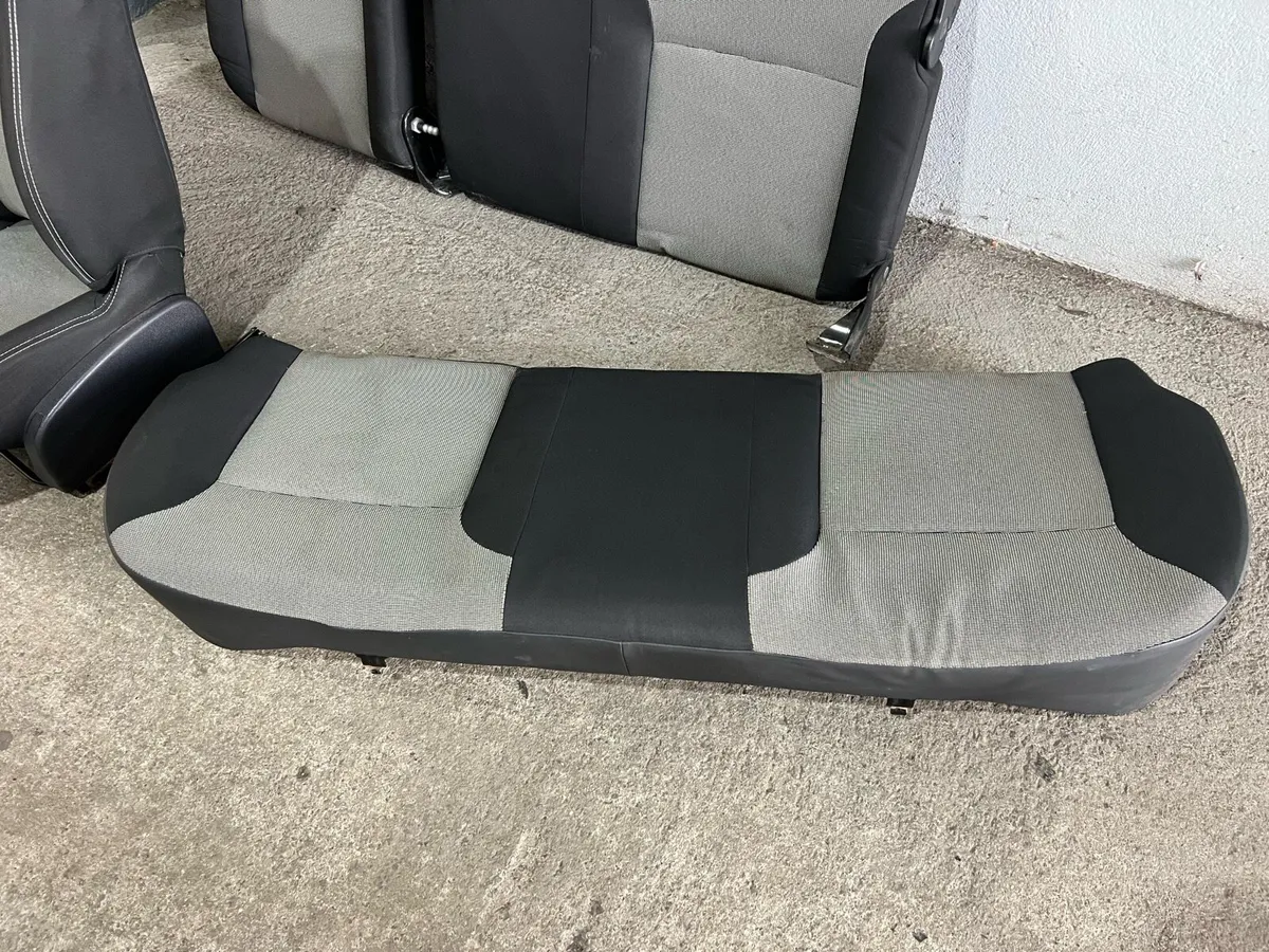 Dacia Duster Seats - Image 4