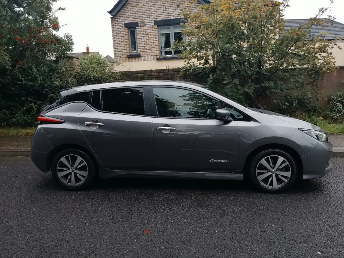 Nissan Leaf 40k EV SV 40KW 18 4DR Auto - Image 2