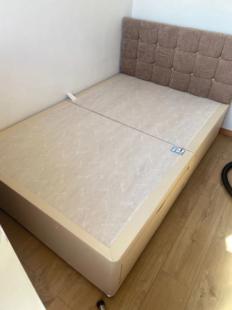 Bed with storage drawers - Image 2