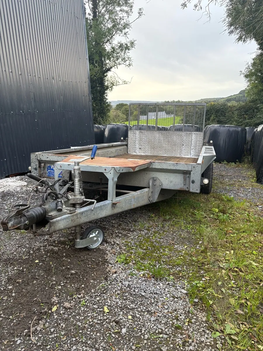 Trailer - Image 1