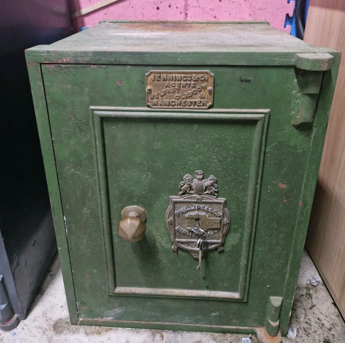 Antique safe - Image 1