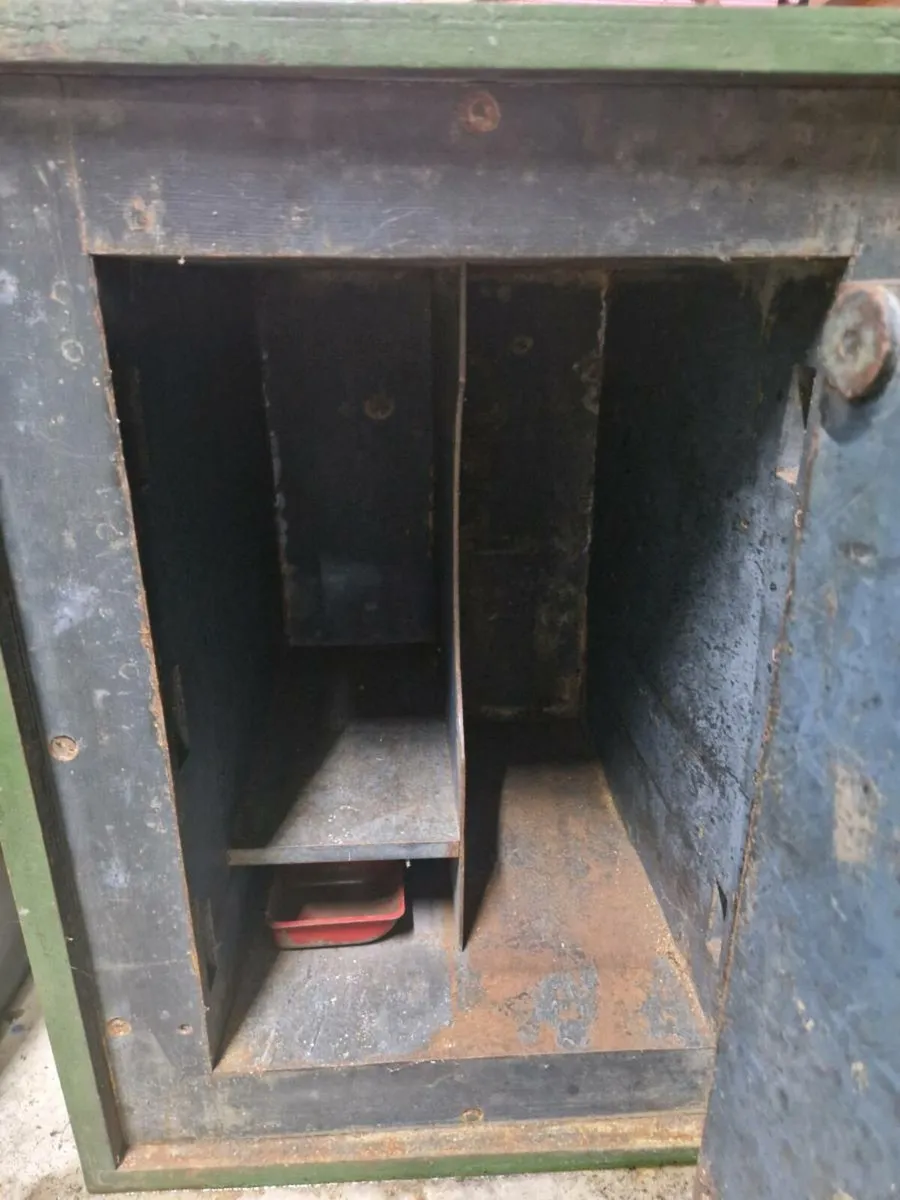 Antique safe - Image 2