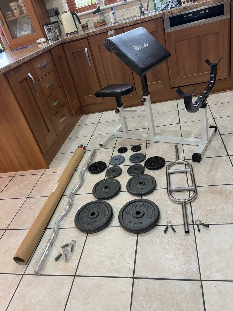 PREACHER WEIGHTLIFTING BICEP BENCH, WEIGHTS, BAR!! - Image 1