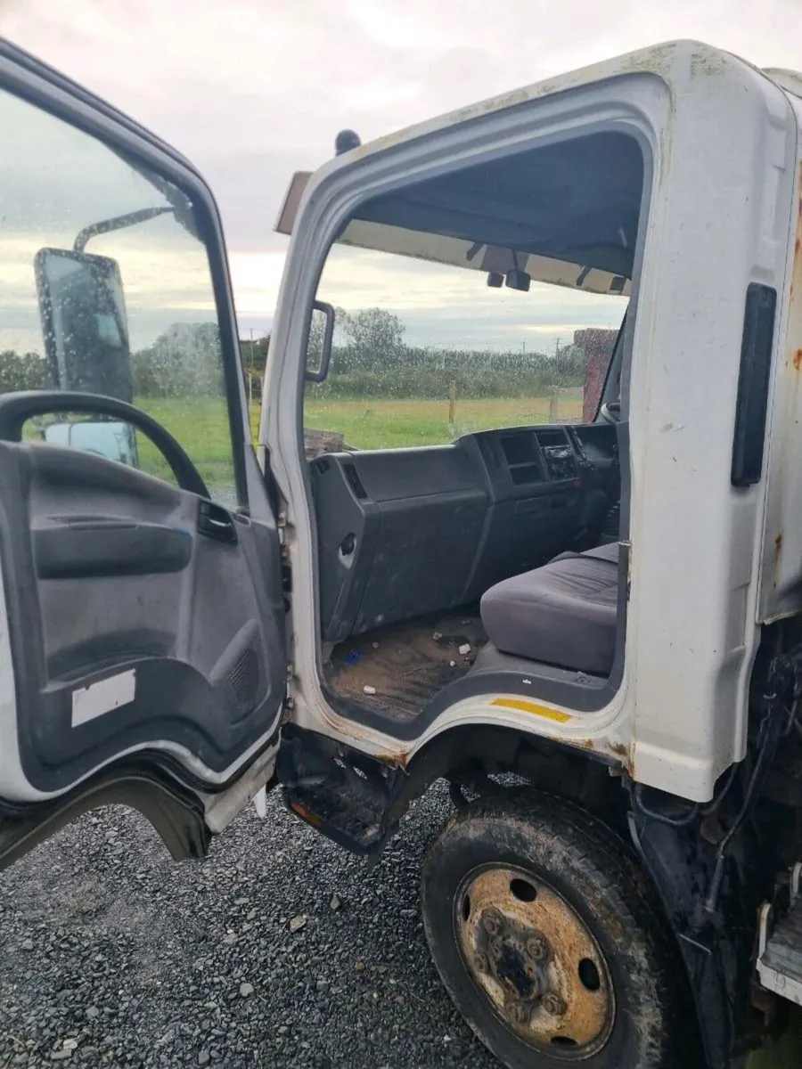 ISUZU 150 NPR FLAT BED - Image 4