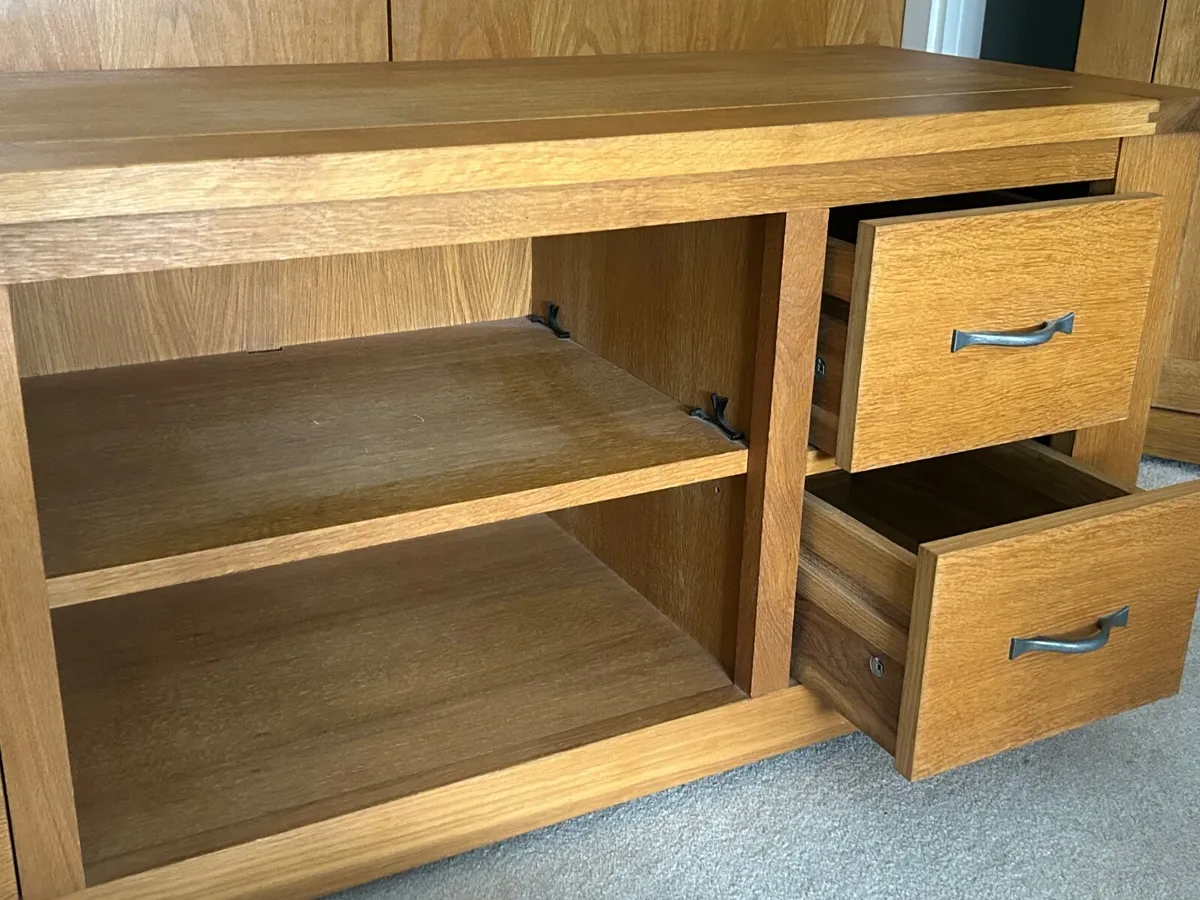Solid Oak TV Unit and Shelving Unit /Bookcase - Image 3