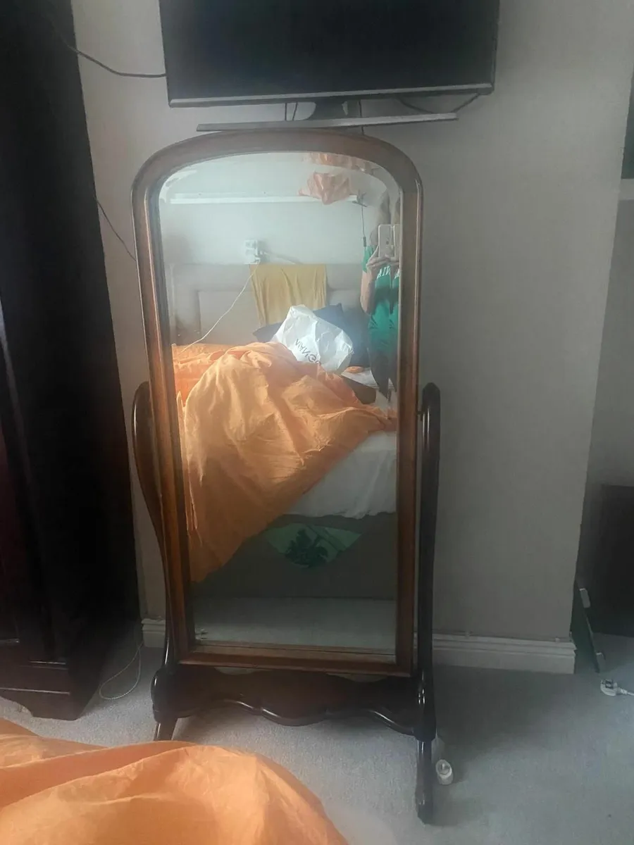 Mirror Stand - Image 2