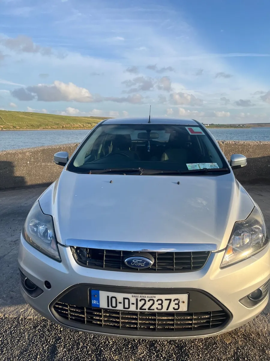 Ford Focus 2010 - Image 2