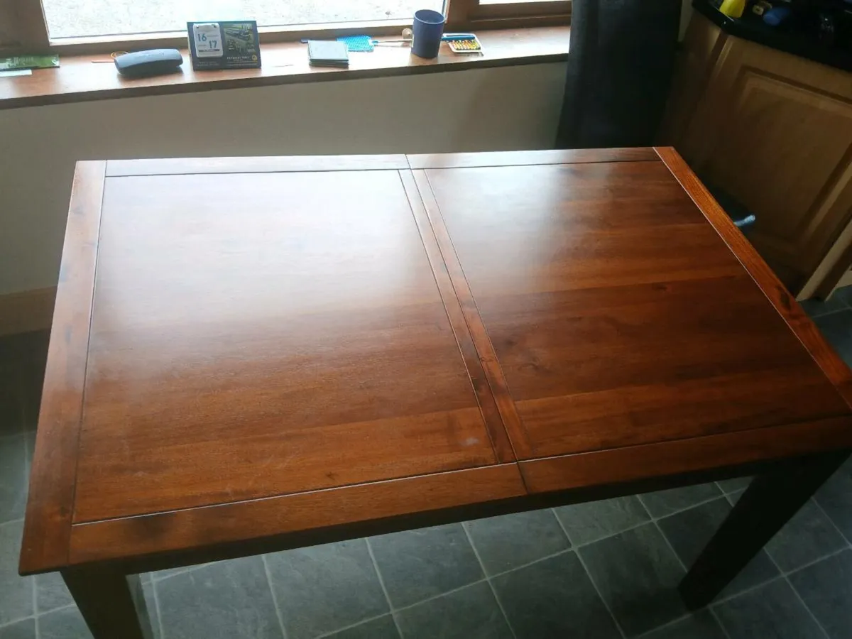 Dining table - Image 1