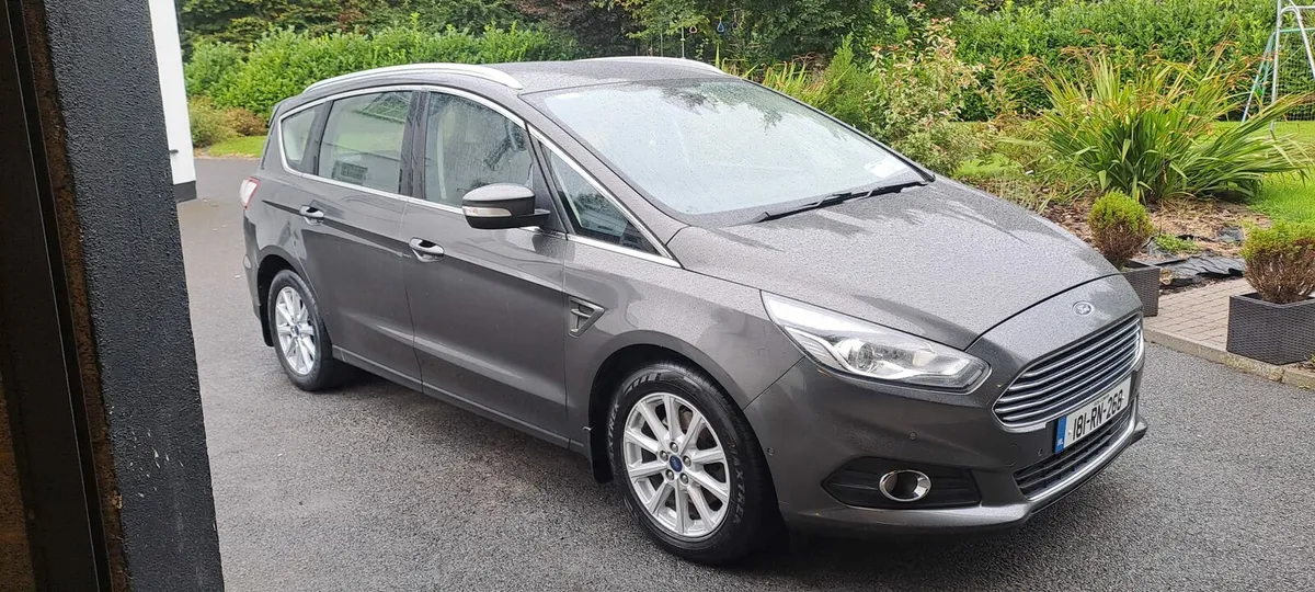 Ford S-MAX - Image 1