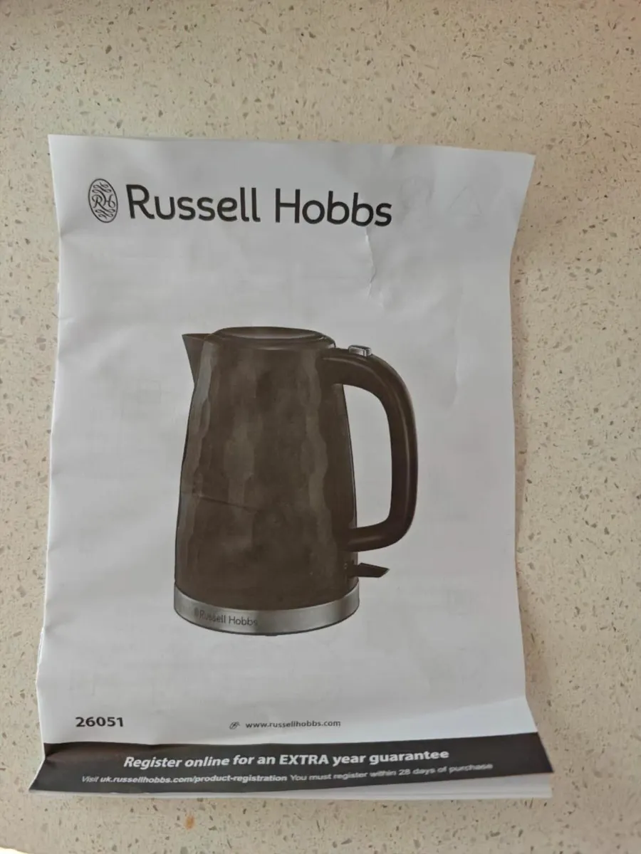 Almost new RUSSELL HOBBS Honeycomb Jug Kettle - Image 4