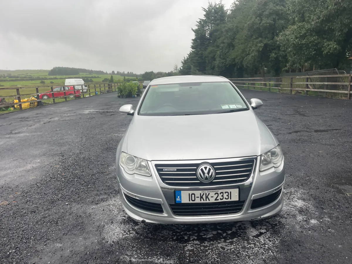 Volkswagen Passat 2010 - Image 2