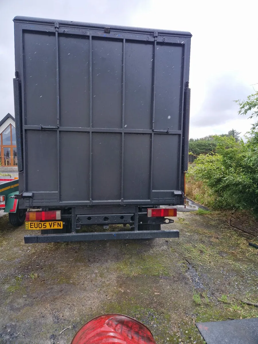 Horse partitions feed bin - Image 1