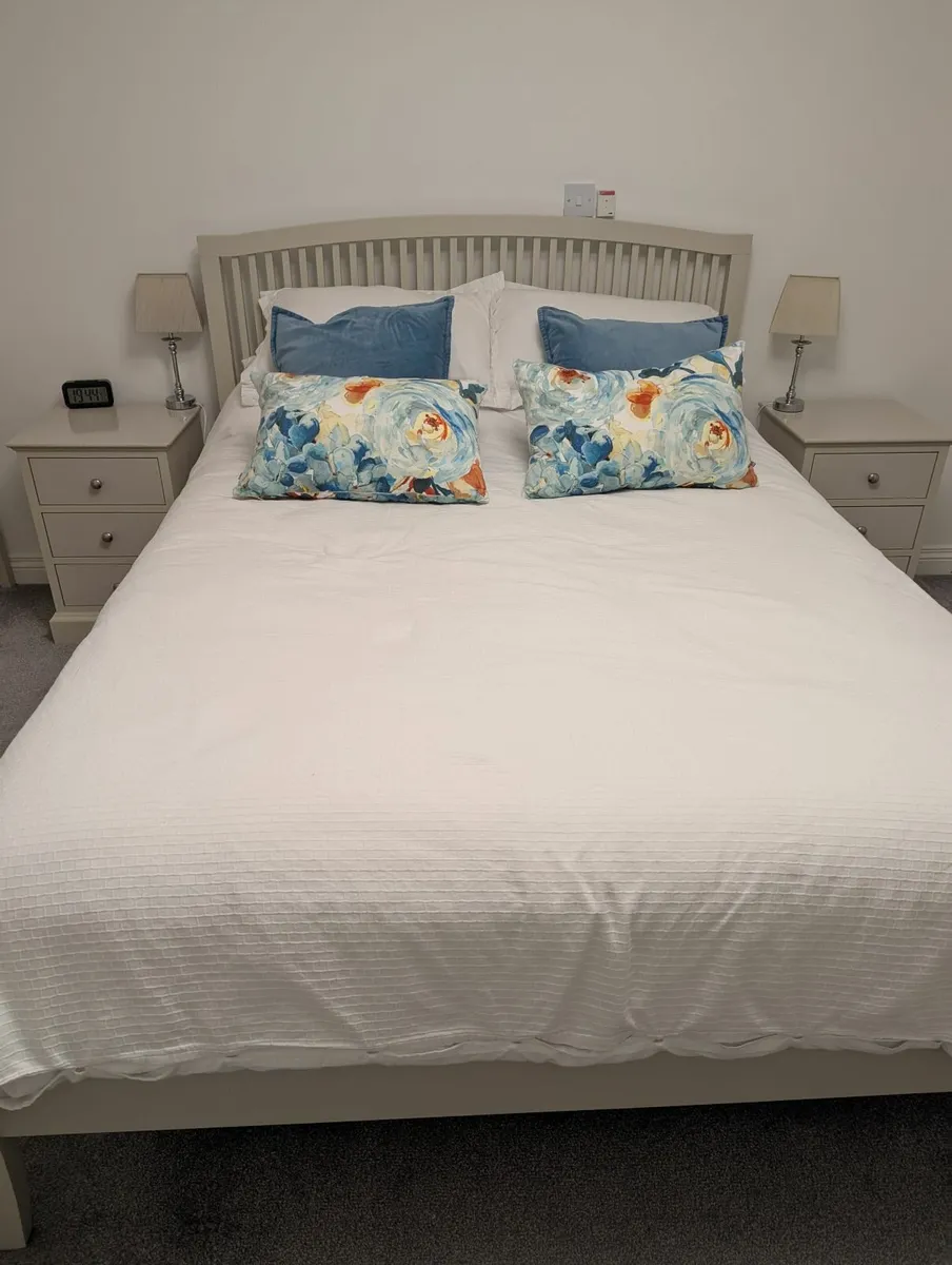 Grey matching bedroom furniture. - Image 1