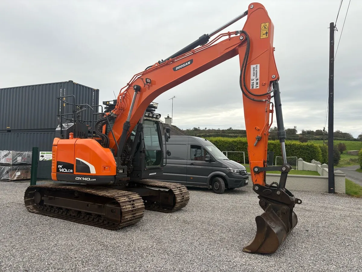 2019 doosan 140 digger - Image 1