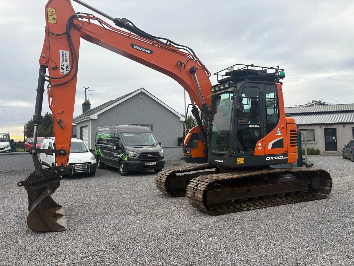 2019 doosan 140 digger - Image 2