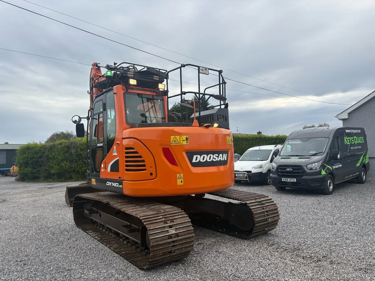 2019 doosan 140 digger - Image 3