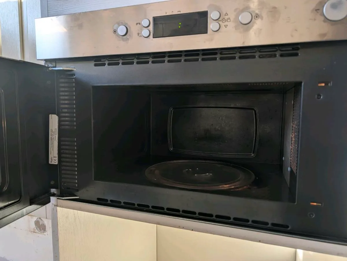 Whirlpool integrated microwave - Image 2