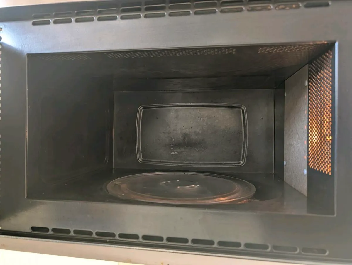 Whirlpool integrated microwave - Image 3