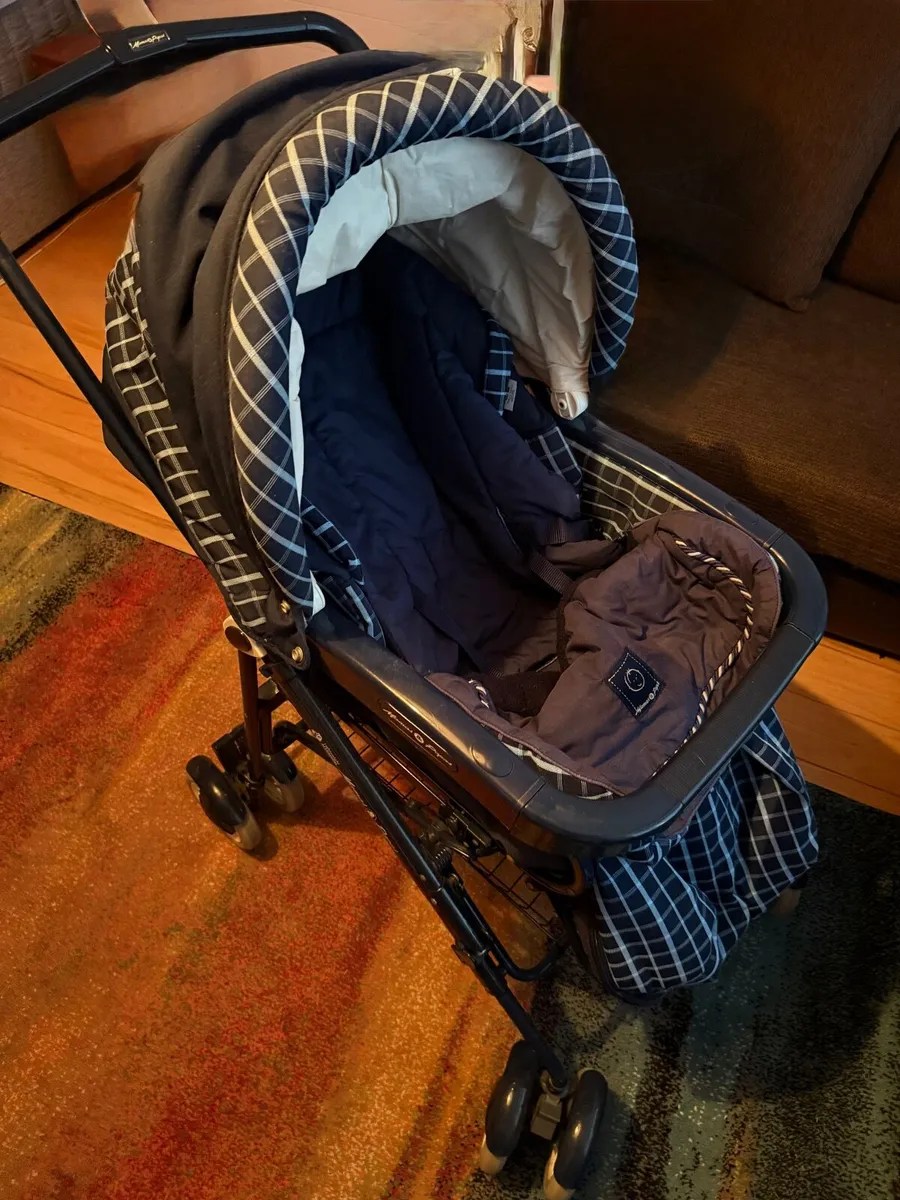 Vintage Mama’s & Papa’s Pram - Image 4