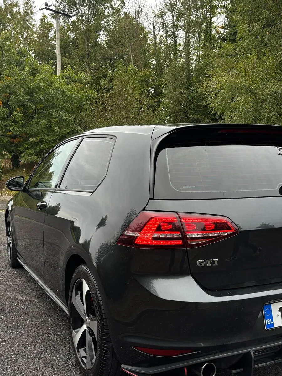 Volkswagen Golf GTI - Image 4