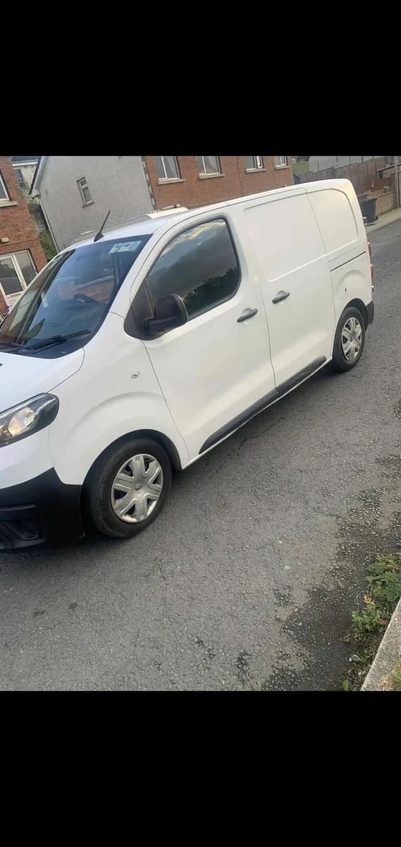 Toyota van - Image 3