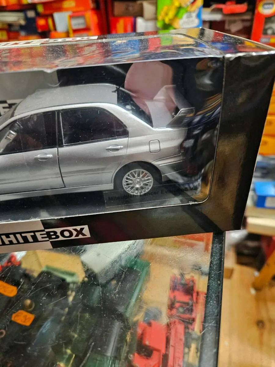Corgi White Box Mitsubushi Evolution - Image 3
