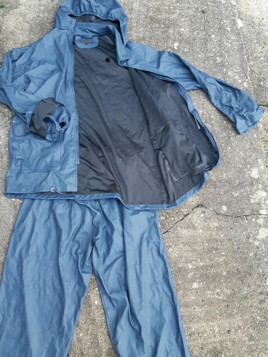 Waterproof jacket - Image 2