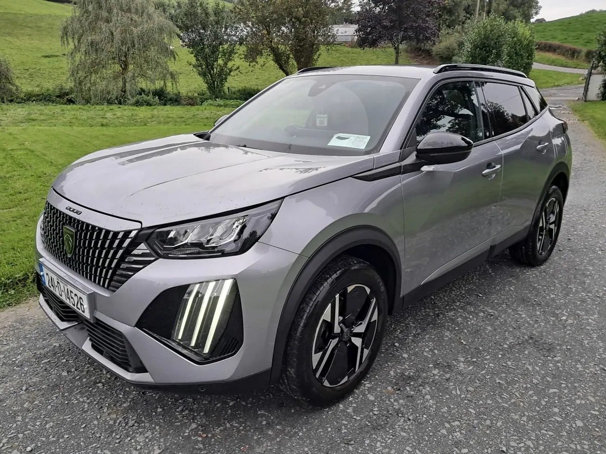 241  PEUGEOT 2008 1.2L LIGHT DAMAGE - Image 2