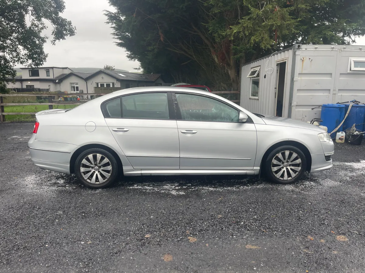 Volkswagen Passat 2010 - Image 4