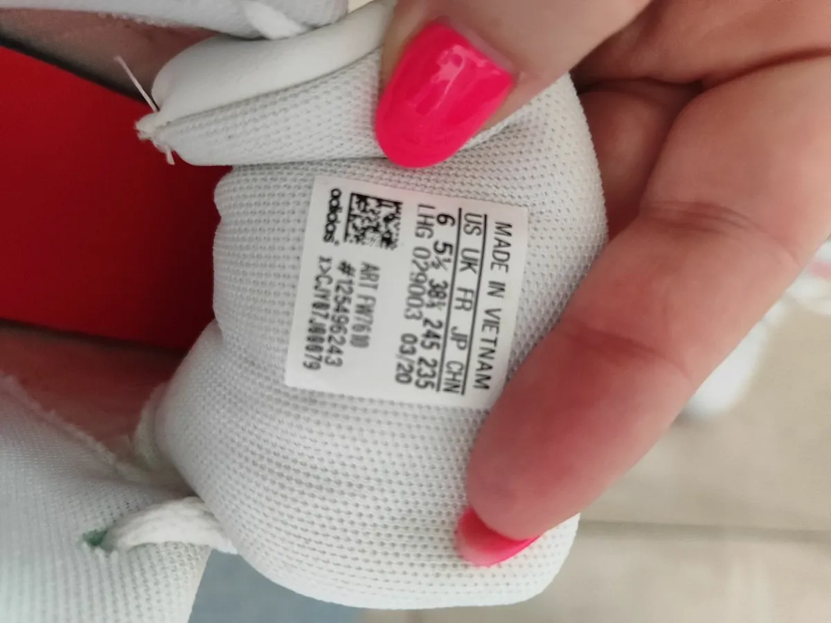 Adidas high tops size 5.5 - Image 3