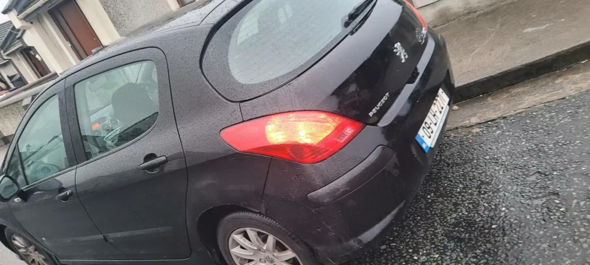 Car - Image 2
