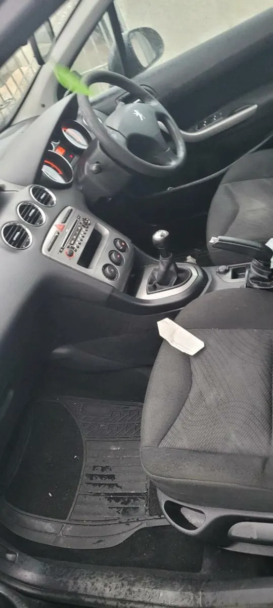 Car - Image 4