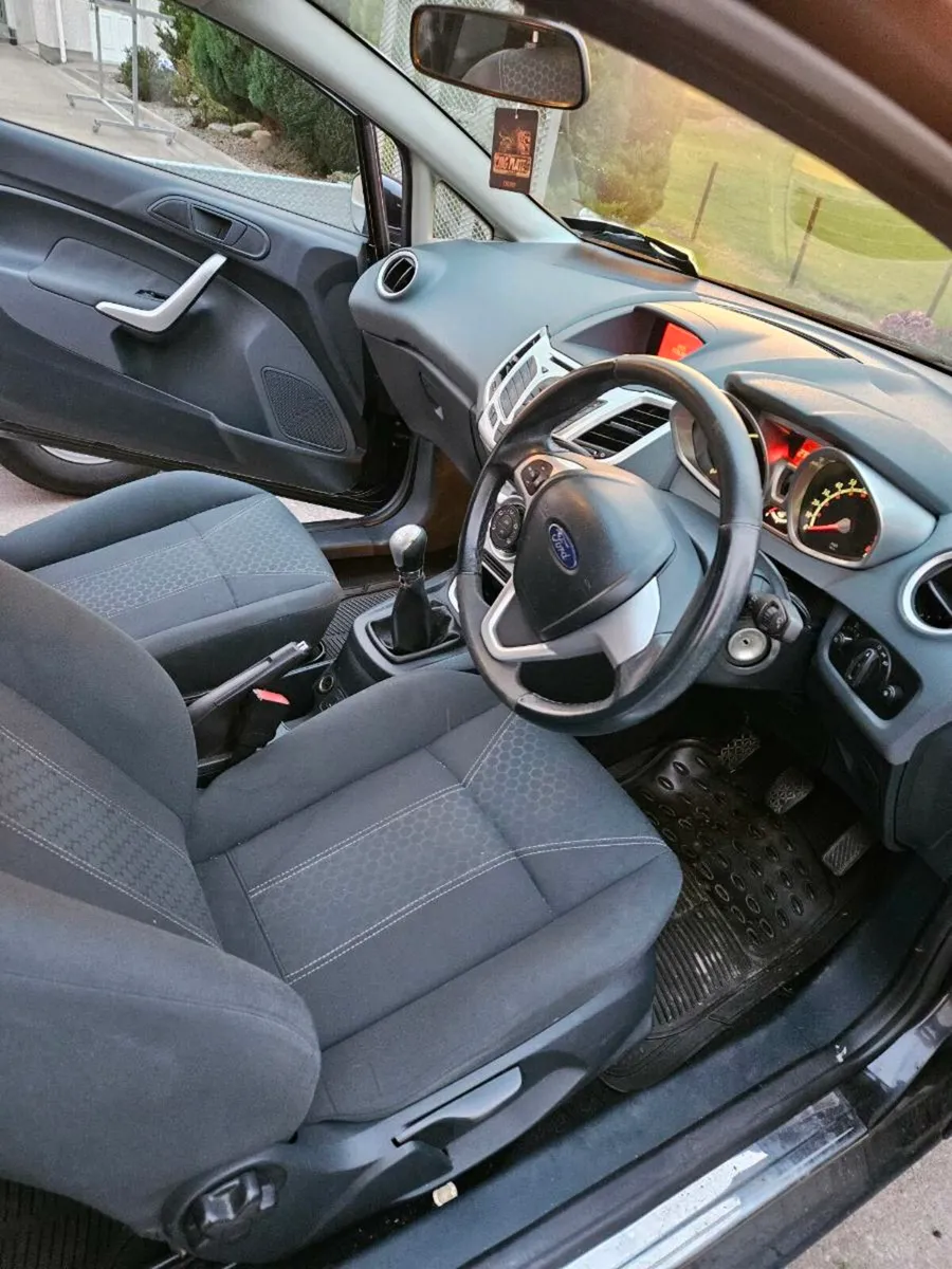 Ford fiesta zetec 2010 - Image 4