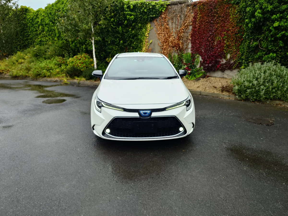 Toyota Corolla Hybrid Wxb estate - Image 2