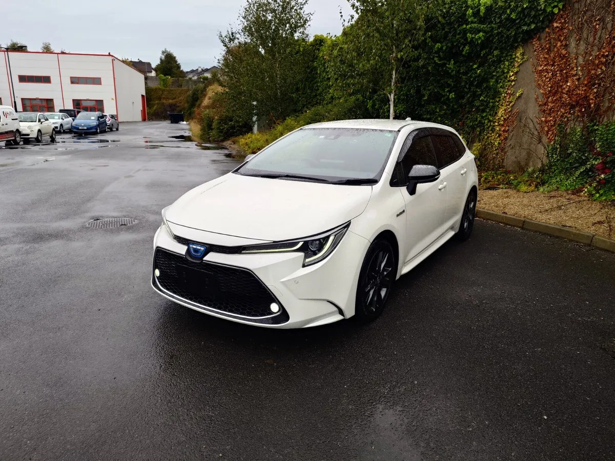 Toyota Corolla Hybrid Wxb estate - Image 3