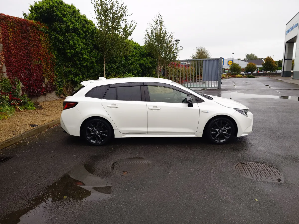 Toyota Corolla Hybrid Wxb estate - Image 4