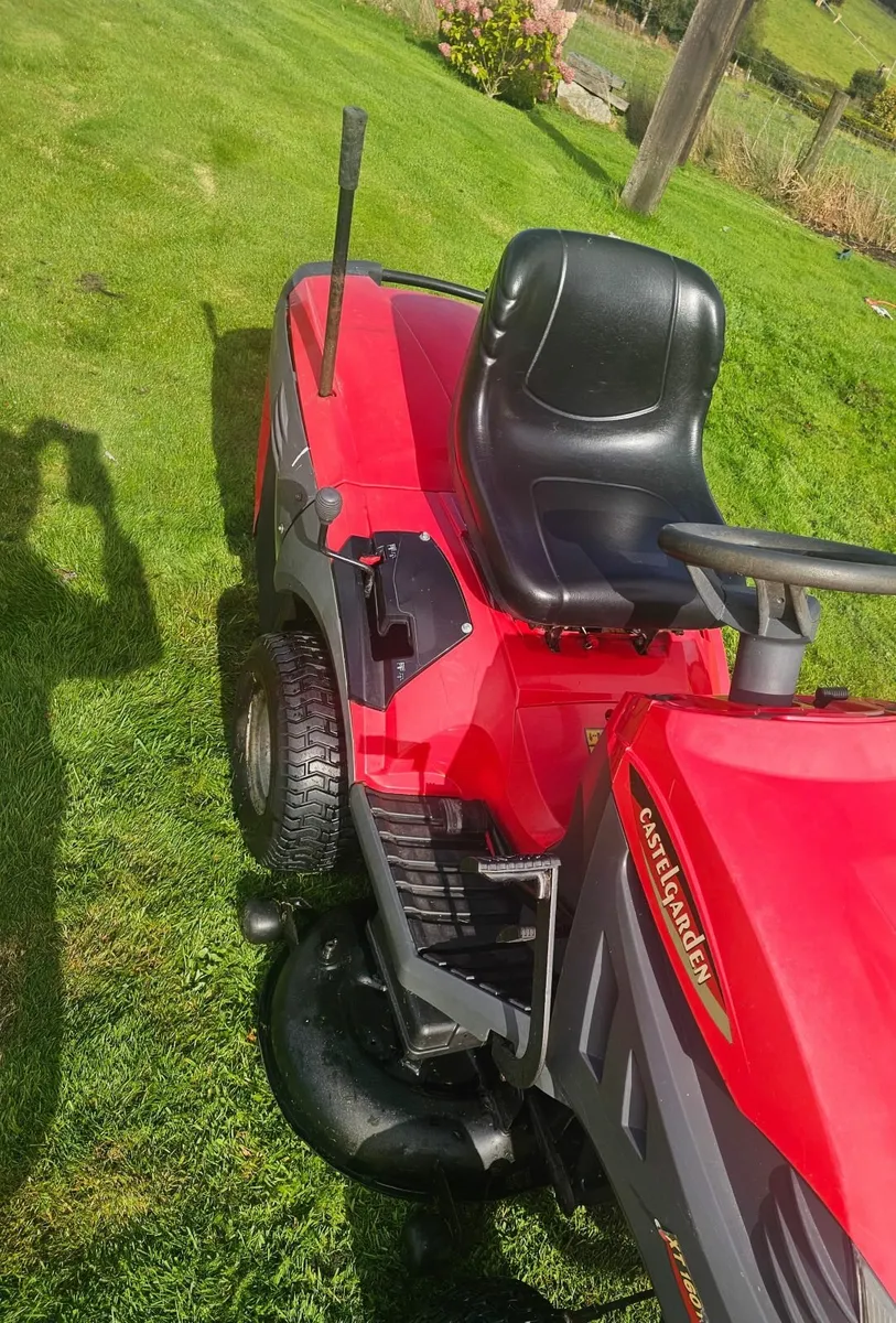 Castlegarden Lawnmower ride on - Image 2