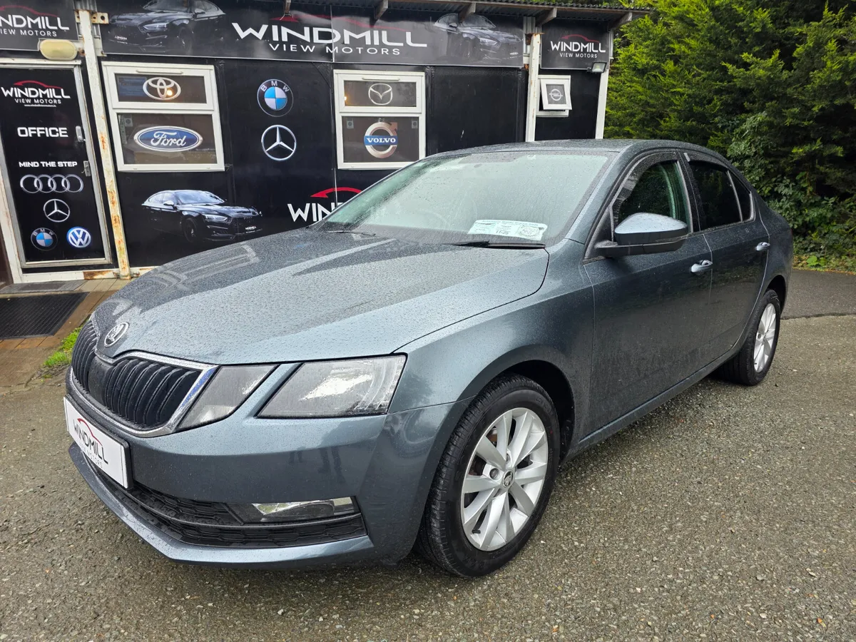 SKODA OCTAVIA 1.6 DIESEL AUTOMATIC 2018 VERY CLEAN - Image 2