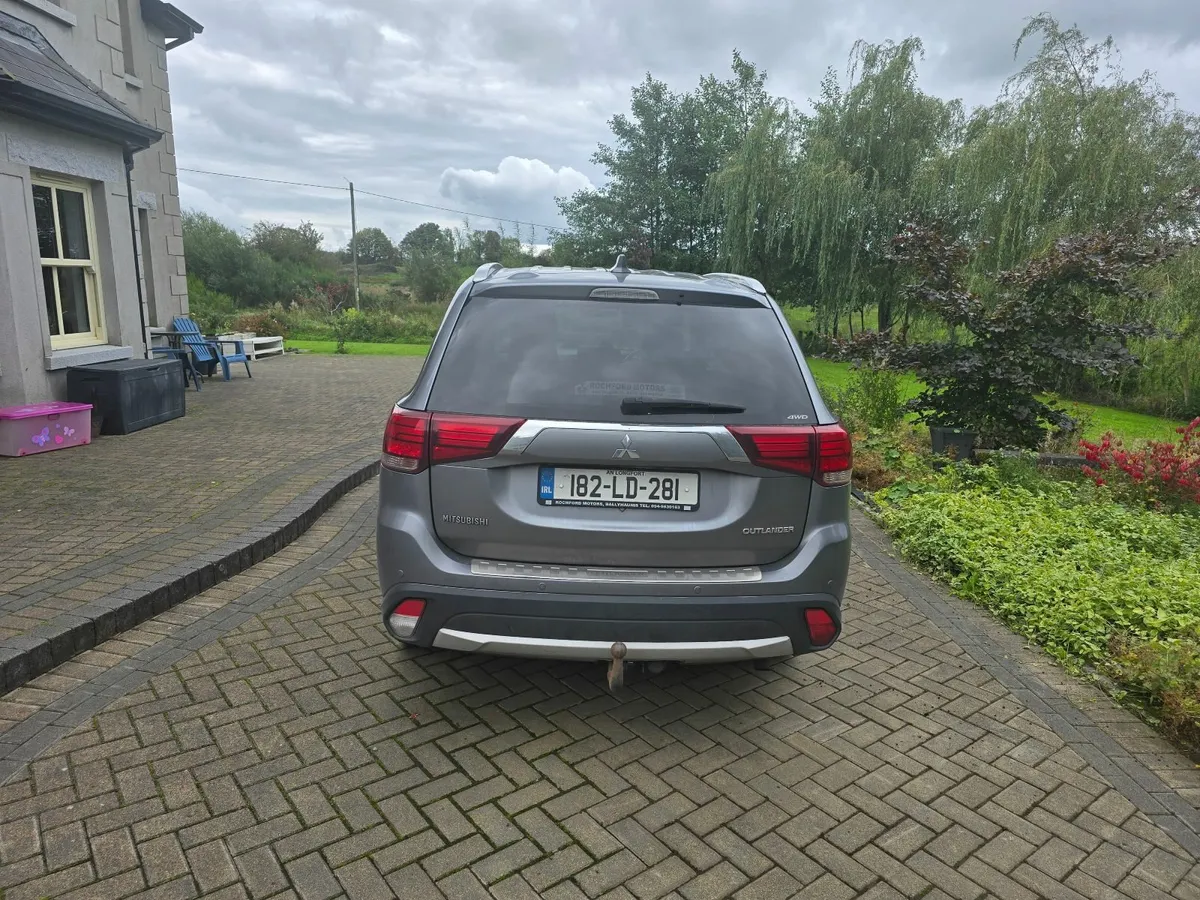 182 Mitsubishi Outlander Instyle 4x4 7 Seater 6MT - Image 4